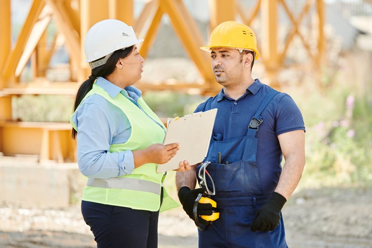 Equipe técnica da Forte Portões em atendimento